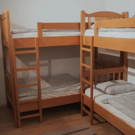 Scardona Hostel *